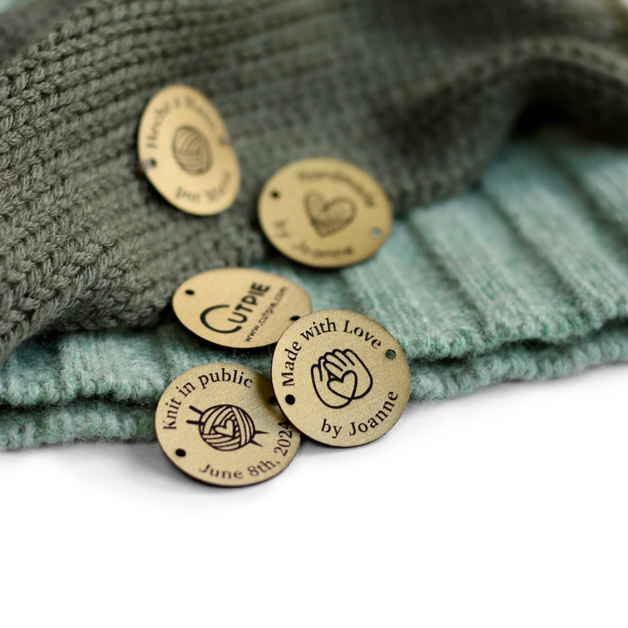 Round custom name or logo tag in gold for amigurumis and accessories